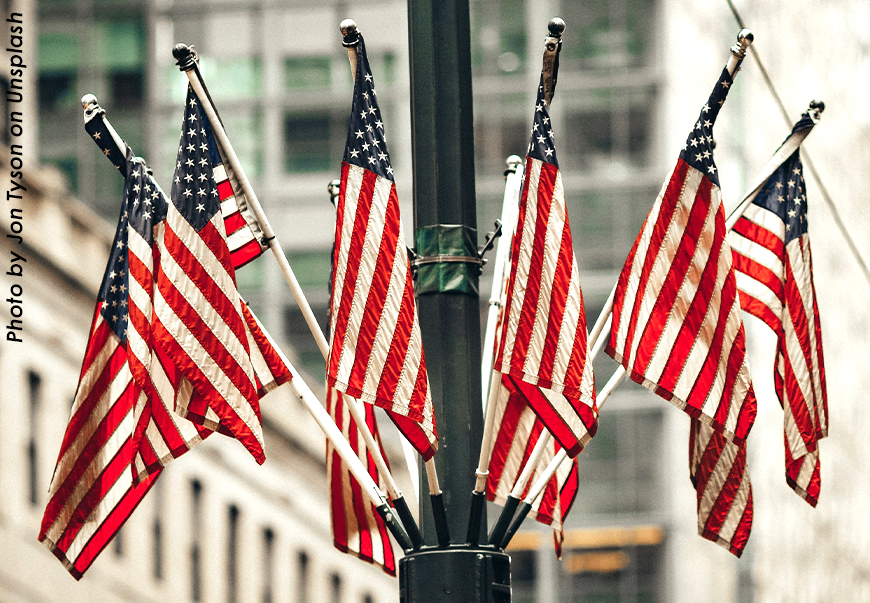 Warum erscheint die Rückseite einer Flagge spiegelverkehrt?